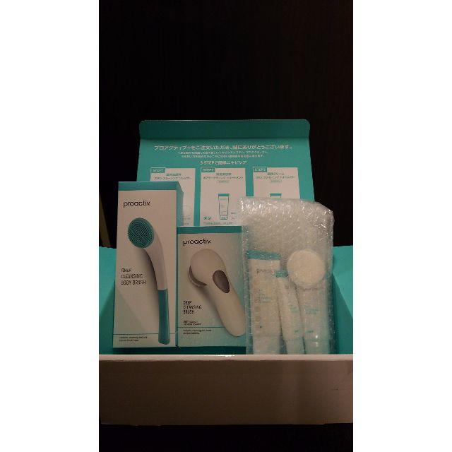 proactiv(プロアクティブ)のプロアクティブ+薬用3ステップセット30日サイズ&シリコンブラシ&ボディブラシ コスメ/美容のスキンケア/基礎化粧品(フェイスクリーム)の商品写真