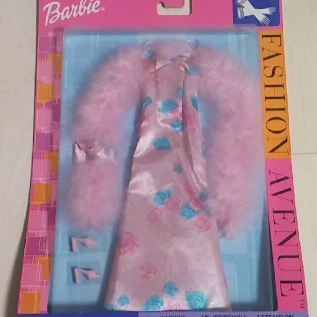 Barbie(バービー)の美品✨Barbieドレスセット❤【バービー人形】 キッズ/ベビー/マタニティのおもちゃ(ぬいぐるみ/人形)の商品写真