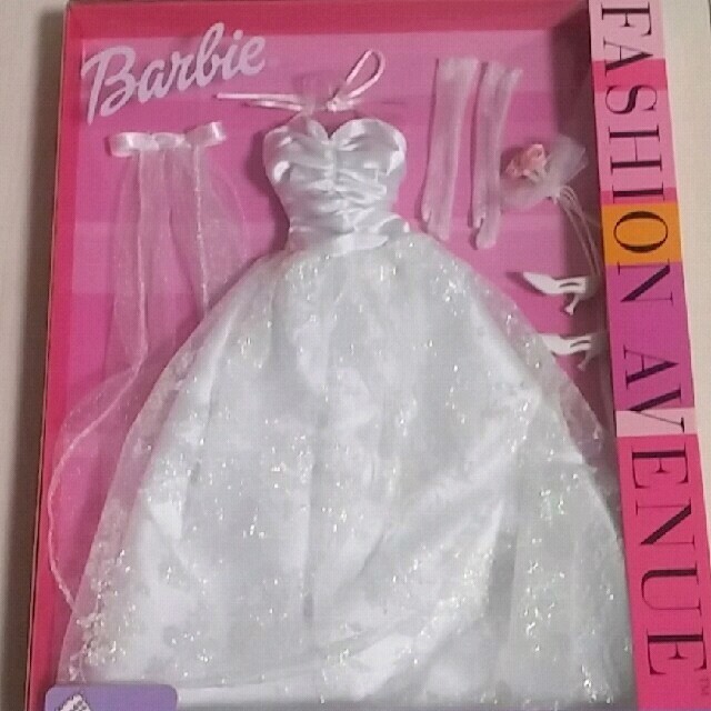 Barbie(バービー)の美品✨Barbieドレスセット❤【バービー人形】 キッズ/ベビー/マタニティのおもちゃ(ぬいぐるみ/人形)の商品写真