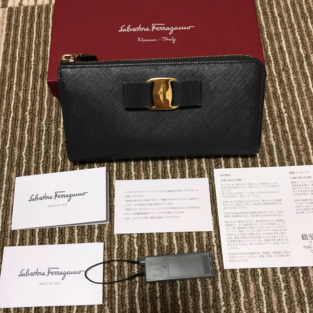 Salvatore Ferragamo(サルヴァトーレフェラガモ)のフェラガモ長財布 レディースのファッション小物(財布)の商品写真