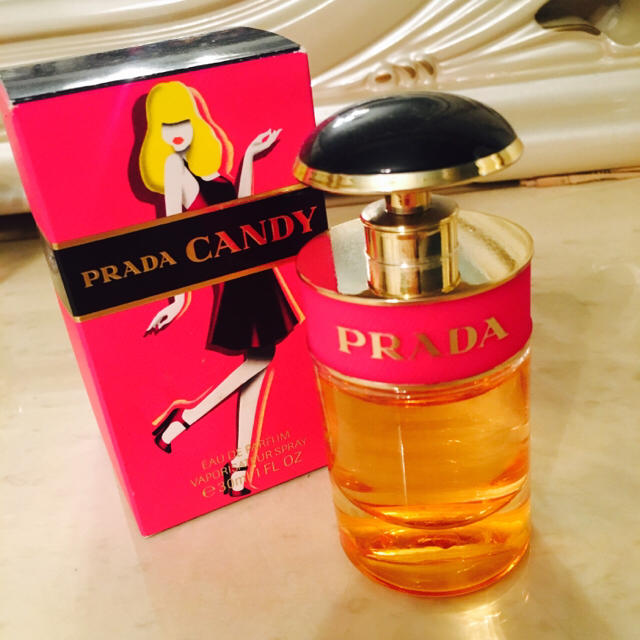 PRADA(プラダ)のゆきち様♡プラダ キャンディ 30ml コスメ/美容の香水(香水(女性用))の商品写真