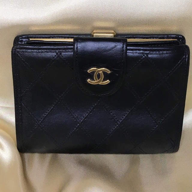 CHANEL 二つ折り　がま口財布