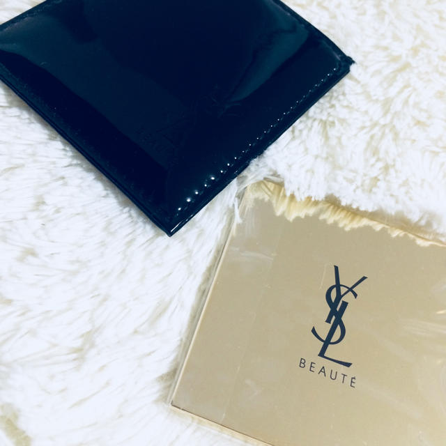 Yves Saint Laurent Beaute(イヴサンローランボーテ)のイヴサンローラン ミラー 値下げ！ レディースのファッション小物(ミラー)の商品写真