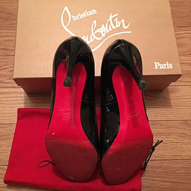 Christian Louboutin(クリスチャンルブタン)のルブタン エナメルパンプス 37 レディースの靴/シューズ(ハイヒール/パンプス)の商品写真