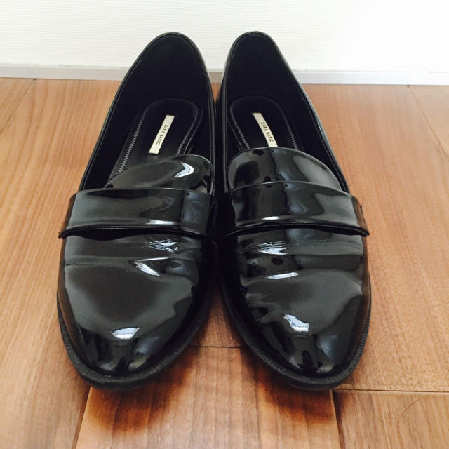 ZARA(ザラ)のザラ 黒ローファー レディースの靴/シューズ(ローファー/革靴)の商品写真