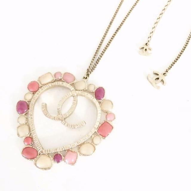 CHANEL(シャネル)のシャネル BIGハート ロングネックレス ピンク ストーン ネックレス E12 レディースのアクセサリー(ネックレス)の商品写真