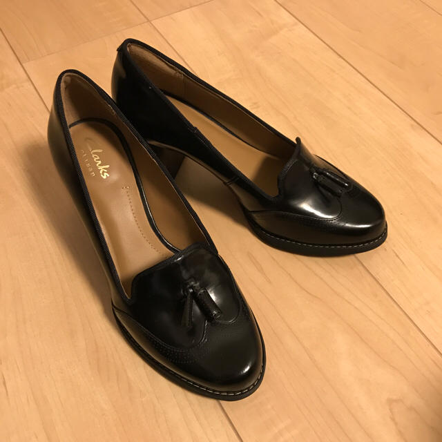 Clarks(クラークス)の【Clarks】レディースヒール ローファー タッセル 黒 ブラック レディースの靴/シューズ(ローファー/革靴)の商品写真