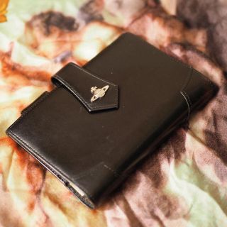 ヴィヴィアンウエストウッド(Vivienne Westwood)のVivienneWestwood プレーンオーブシステム手帳。ブラック。本革。(その他)