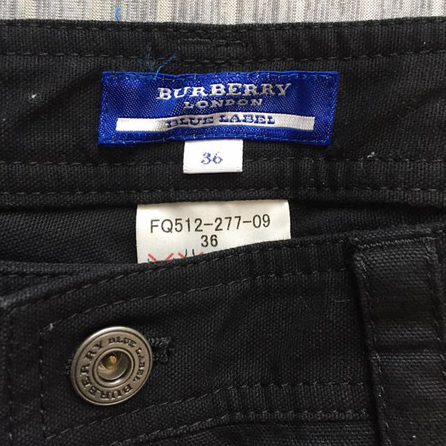 BURBERRY BLUE LABEL(バーバリーブルーレーベル)の［新品！Burberry 黒パンツ］送料無料！ レディースのパンツ(クロップドパンツ)の商品写真