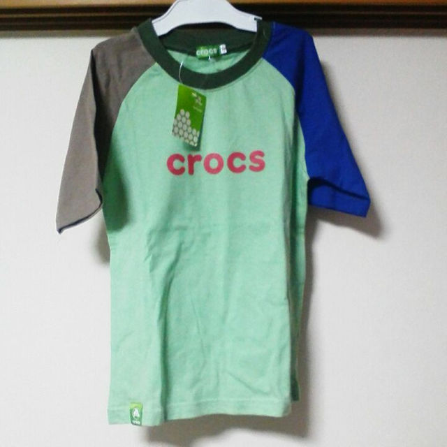 crocs(クロックス)の【新品】キッズcrocsTシャツ　140 キッズ/ベビー/マタニティのキッズ服男の子用(90cm~)(その他)の商品写真