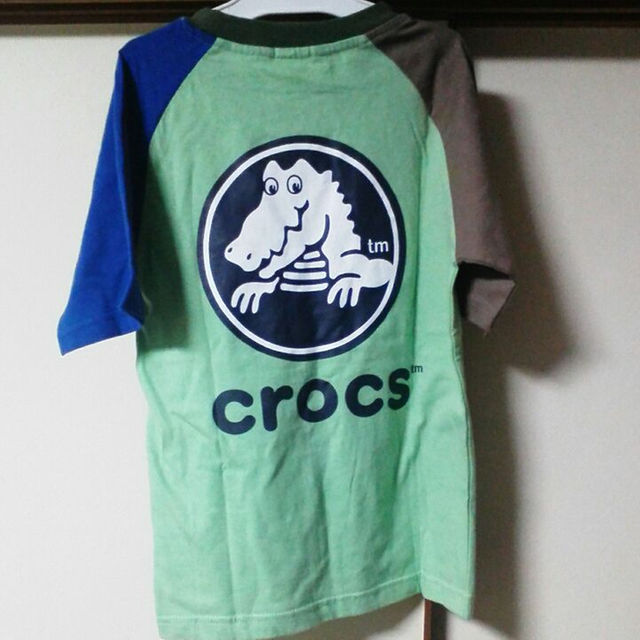 crocs(クロックス)の【新品】キッズcrocsTシャツ　140 キッズ/ベビー/マタニティのキッズ服男の子用(90cm~)(その他)の商品写真