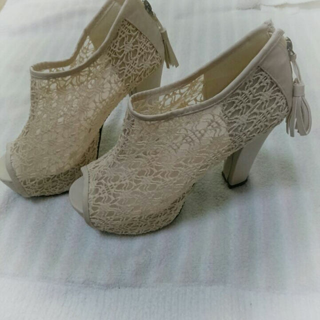 春服 結婚式に 白レース サボ サンダル パンプス レディースの靴/シューズ(サンダル)の商品写真