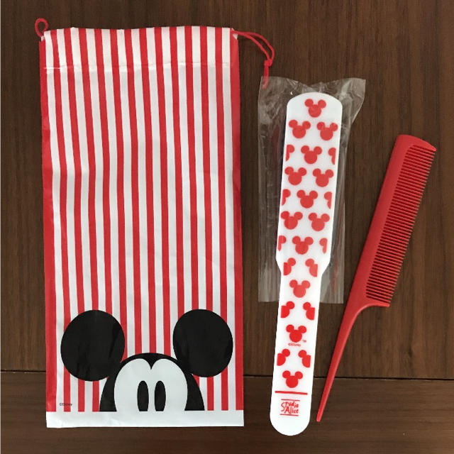 Disney(ディズニー)の新品▽スタジオアリス ミッキー くし＆ブラシ コスメ/美容のヘアケア/スタイリング(ヘアブラシ/クシ)の商品写真