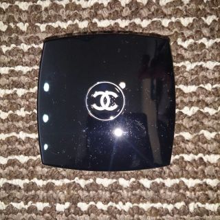 シャネル(CHANEL)の☆値下げ☆シャネル  プードゥル ルミエール プレッセ 01(ファンデーション)