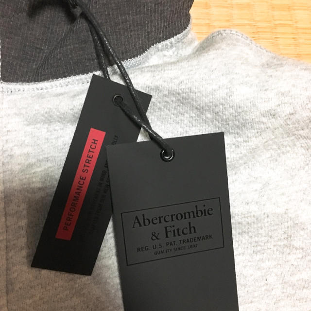 Abercrombie&Fitch(アバクロンビーアンドフィッチ)のアバクロ フード付きパーカー グレー メンズのトップス(パーカー)の商品写真