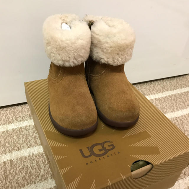 UGG(アグ)のUGG ムートン ブーツ キッズ/ベビー/マタニティのベビー靴/シューズ(~14cm)(ブーツ)の商品写真