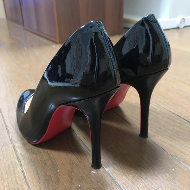 DIANA(ダイアナ)の 美品 ダイアナ エナメル パンプス 黒 ブラック レッドソール レディースの靴/シューズ(ハイヒール/パンプス)の商品写真