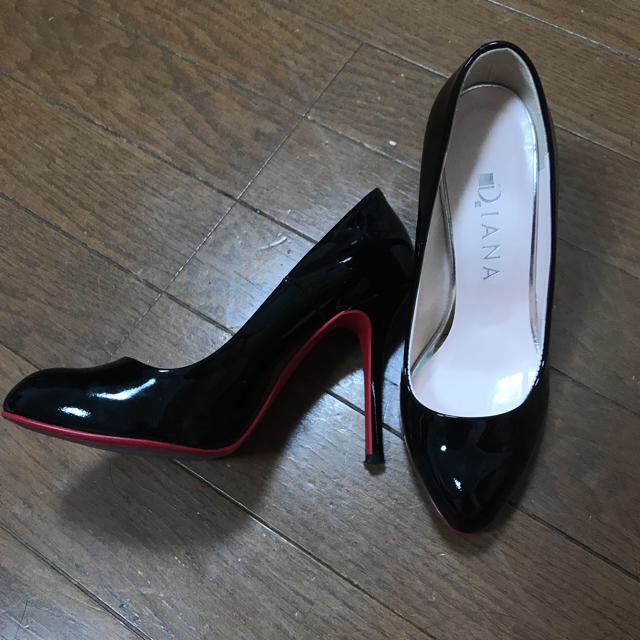 DIANA(ダイアナ)の 美品 ダイアナ エナメル パンプス 黒 ブラック レッドソール レディースの靴/シューズ(ハイヒール/パンプス)の商品写真