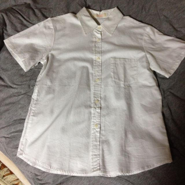 WEGO(ウィゴー)の白半袖シャツ レディースのトップス(シャツ/ブラウス(半袖/袖なし))の商品写真