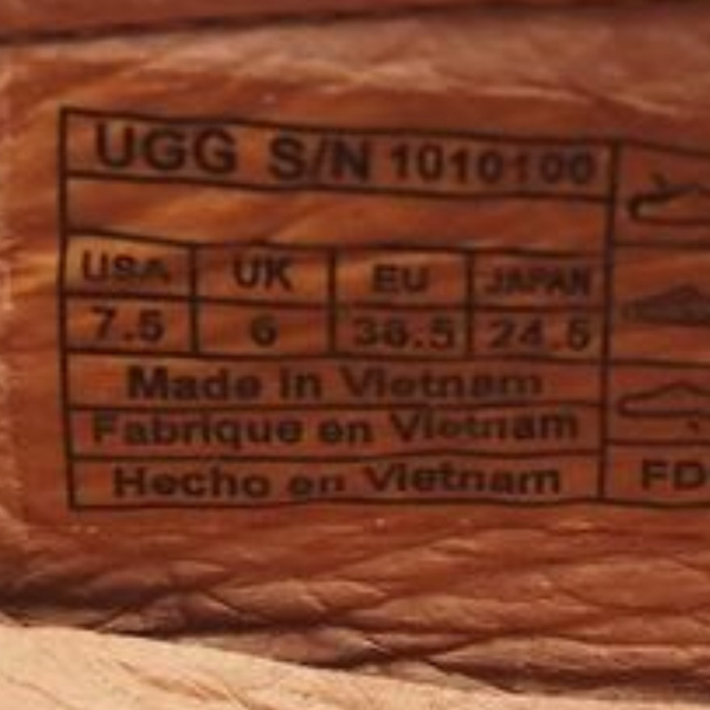 UGG(アグ)のUGG Aven  ローファー  スリッポン  金具付  スエード レディースの靴/シューズ(ローファー/革靴)の商品写真