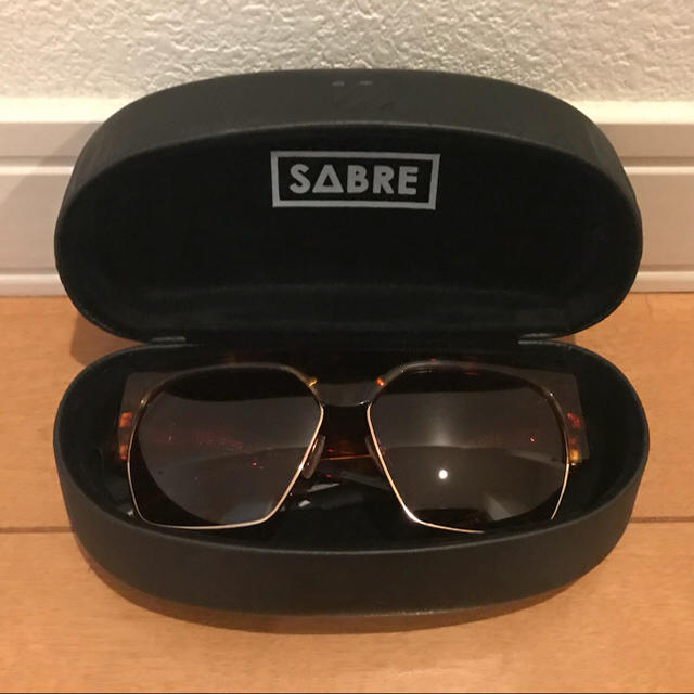 SABRE(セイバー)の《美品》SABRE サングラス 《5日まで値下げ》 メンズのファッション小物(サングラス/メガネ)の商品写真