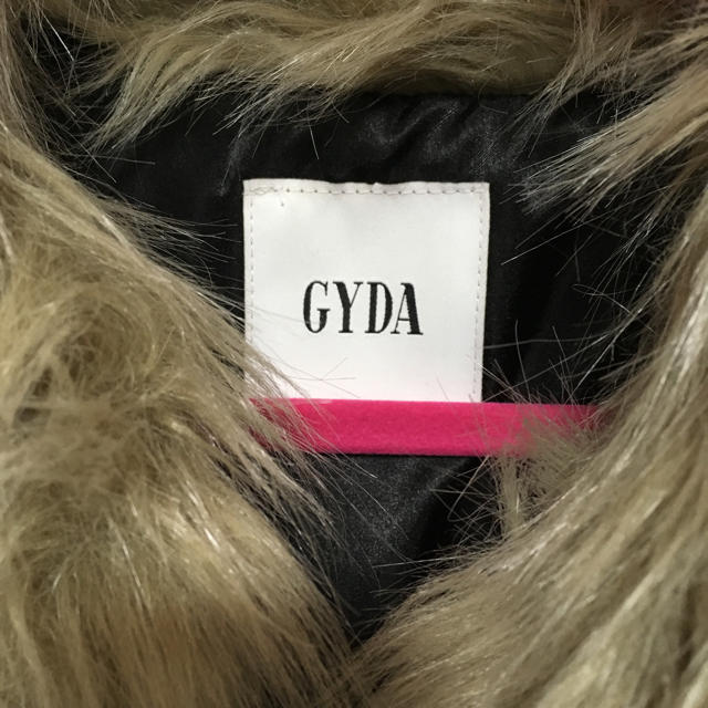 GYDA(ジェイダ)のGYDA ファーコート 送料無料 レディースのジャケット/アウター(毛皮/ファーコート)の商品写真