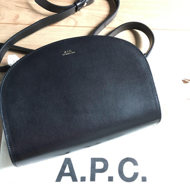 A.P.C(アーペーセー)のmame様 専用☆A.P.C ハーフムーンバック ブラック レディースのバッグ(ショルダーバッグ)の商品写真