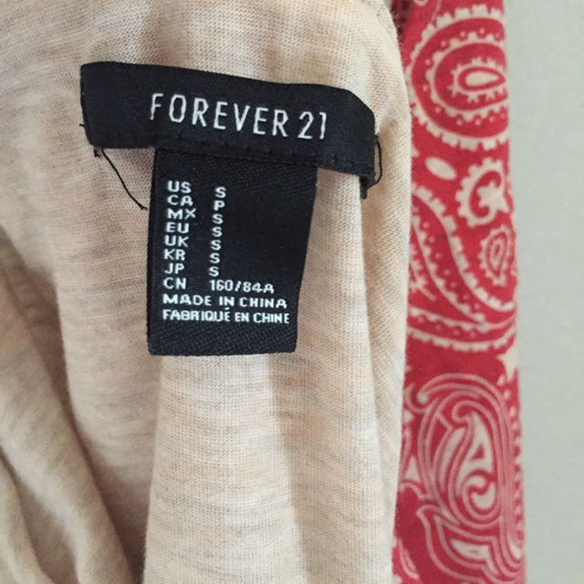 FOREVER 21(フォーエバートゥエンティーワン)のforever21 ペイズリー柄キャミソール レディースのトップス(キャミソール)の商品写真