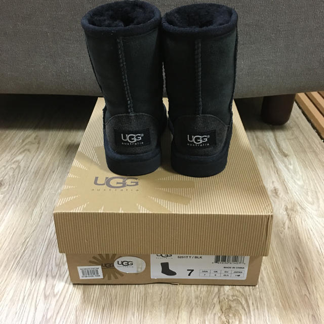 UGG(アグ)の美品◆正規品 UGG 13〜14㎝/ムートンブーツ アグ ファミリア ミキハウス キッズ/ベビー/マタニティのベビー靴/シューズ(~14cm)(ブーツ)の商品写真