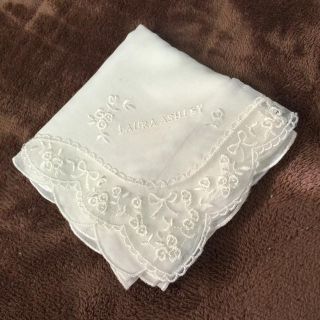 ローラアシュレイ(LAURA ASHLEY)の真っ白レースハンカチ(ハンカチ)