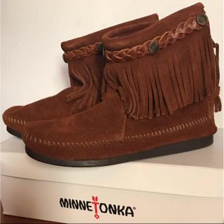 ミネトンカ(Minnetonka)の《MINNETONKA》ブーツ(ブーツ)