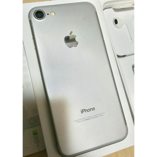 Simフリー docomo iPhone7 Plus 128GB シルバー 本体