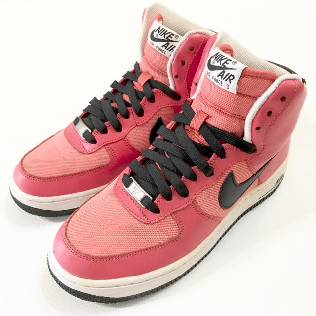 NIKE(ナイキ)の24NIKE AF-1 '09 HI ナイキ エアフォースワン '09 851 レディースの靴/シューズ(スニーカー)の商品写真