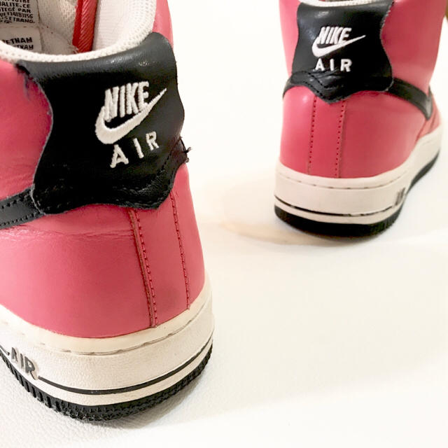 NIKE(ナイキ)の24NIKE AF-1 '09 HI ナイキ エアフォースワン '09 851 レディースの靴/シューズ(スニーカー)の商品写真