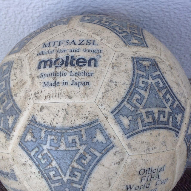 molten(モルテン)の4号のサッカーボール スポーツ/アウトドアのサッカー/フットサル(ボール)の商品写真