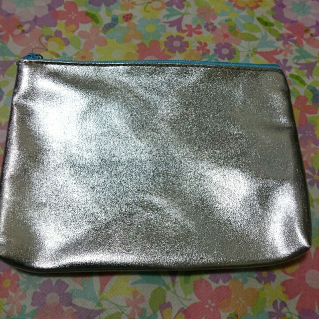 金と銀のポーチ レディースのバッグ(ボディバッグ/ウエストポーチ)の商品写真