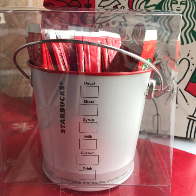 Starbucks Coffee(スターバックスコーヒー)の新品！スターバックス VIA20本入りクリスマスミニバケツ缶 食品/飲料/酒の飲料(コーヒー)の商品写真