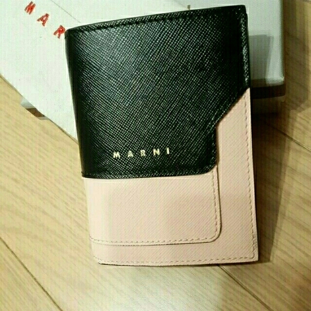 Marni(マルニ)のなみちゃん様専用　MARNI財布 レディースのファッション小物(財布)の商品写真