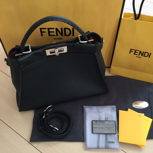 FENDI(フェンディ)の美品 FENDI フェンディ セレリア ピーカブー 国内正規品 ブラック レディースのバッグ(ハンドバッグ)の商品写真