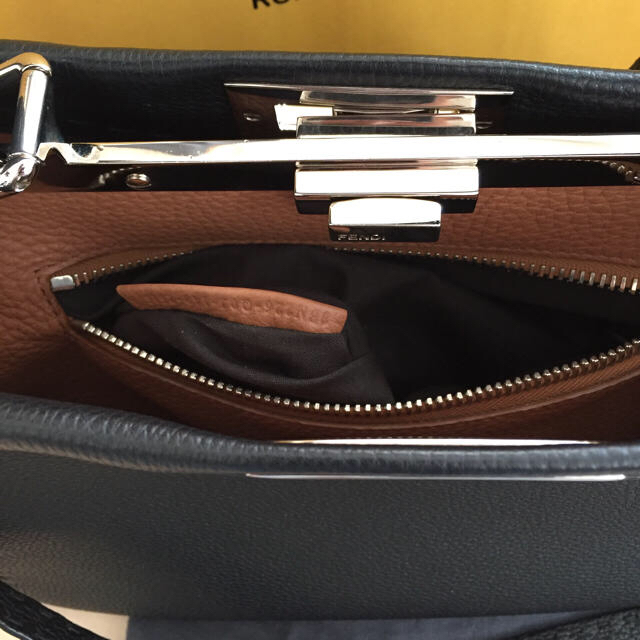 FENDI(フェンディ)の美品 FENDI フェンディ セレリア ピーカブー 国内正規品 ブラック レディースのバッグ(ハンドバッグ)の商品写真