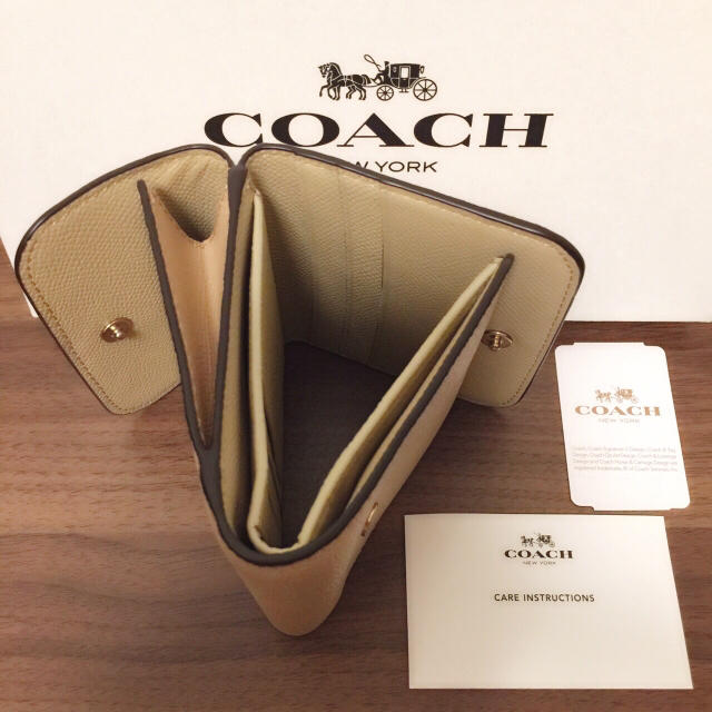 COACH - COACH 三つ折り財布 ベージュ コーチ レディース 折り財布 の ...