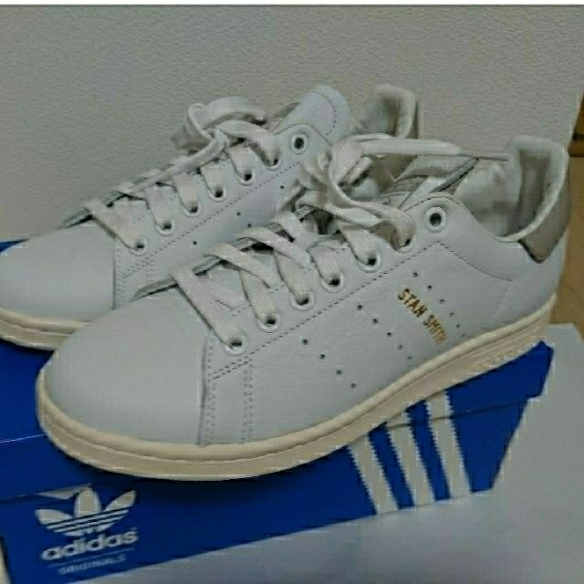 adidas(アディダス)の【取り置き中】STAN SMITH(グレー) 24.5cm 新品 レディースの靴/シューズ(スニーカー)の商品写真