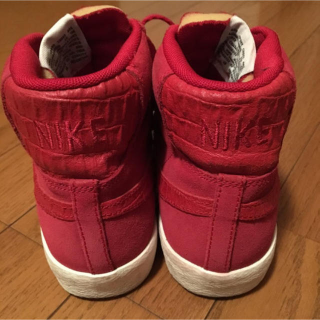 NIKE(ナイキ)のNIKEハイカットRED メンズの靴/シューズ(スニーカー)の商品写真