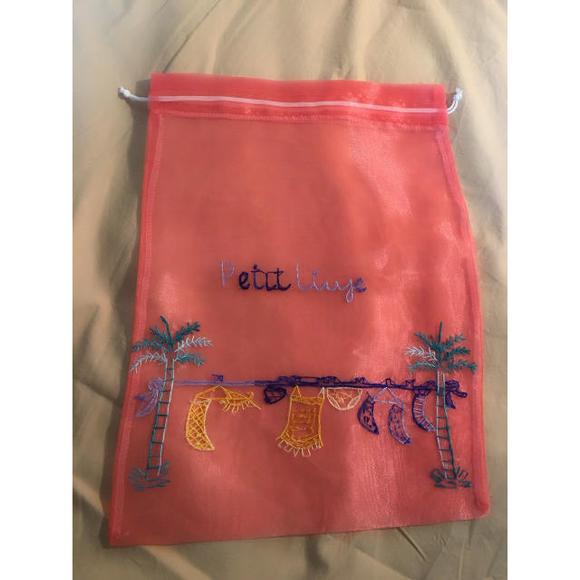 刺繍巾着袋 ハンドメイドのファッション小物(ポーチ)の商品写真