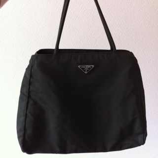 PRADA(ナイロン ・ トートバッグ)のフリマアイテム一覧 PRADA(ナイロン ・ トートバッグ)のフリマアイテム一覧
