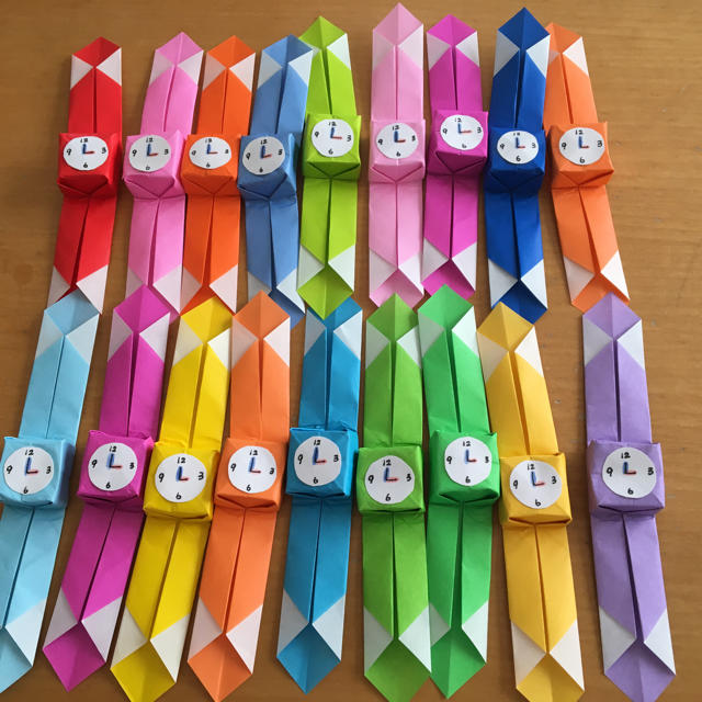折り紙手作り腕時計 25個 ぱんだ様の通販 By ラクマ
