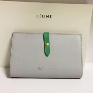 セリーヌ(celine)の新色入荷♪Celine ストラップ マルチファンクション ラージ(財布)