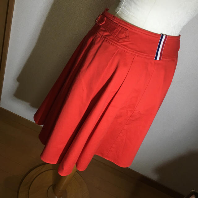 TOMMY HILFIGER(トミーヒルフィガー)のトミーヒルフィガー 真っ赤なスカート S 新品！！ レディースのスカート(ひざ丈スカート)の商品写真
