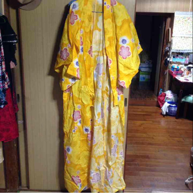 黄色 花柄 浴衣 レディースの水着/浴衣(浴衣)の商品写真