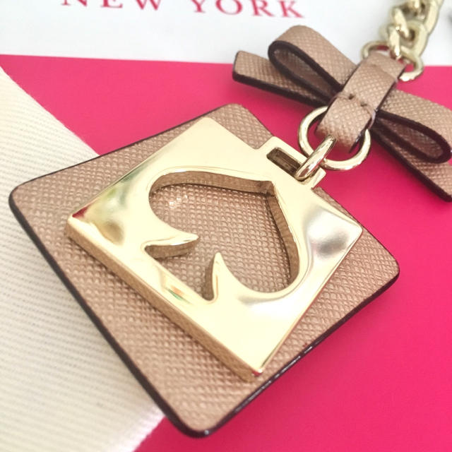 kate spade new york(ケイトスペードニューヨーク)の新品 ケイトスペード キーフォブ レディースのファッション小物(キーホルダー)の商品写真